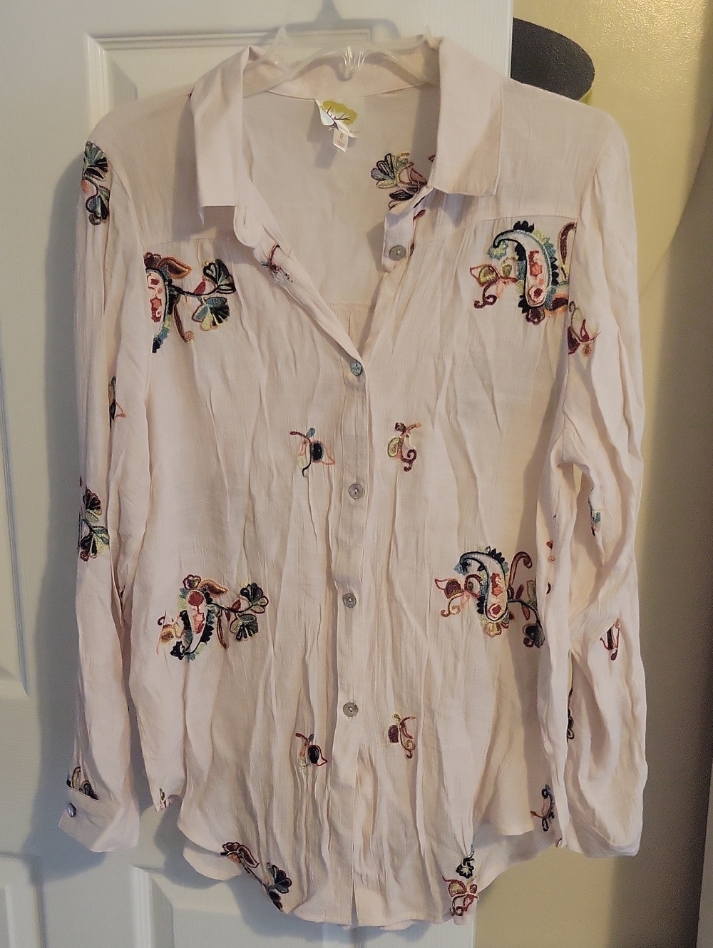 Fig and Flower SzLg Sheer Embroidered Light Pink Button-Down Shirt button Sleeve